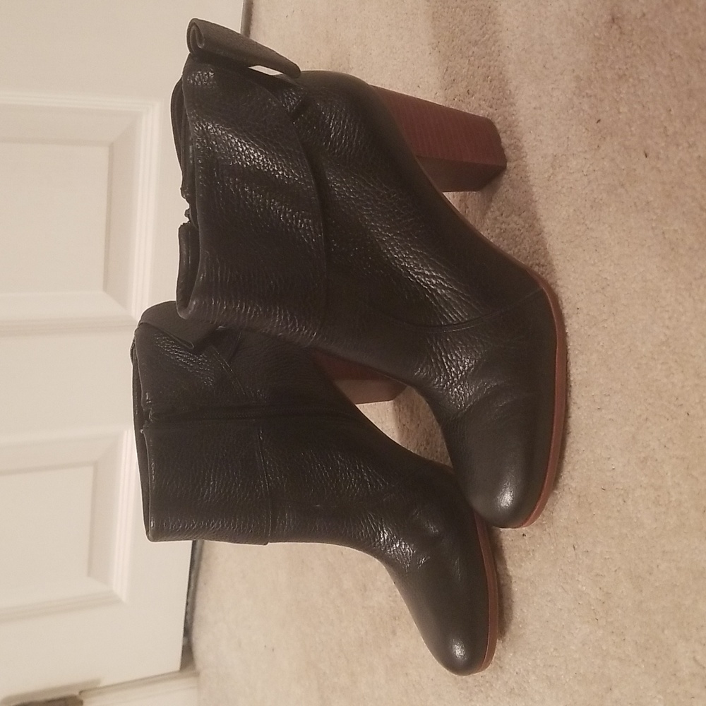 Antonio melani black leather bow wooden heel boots size 9